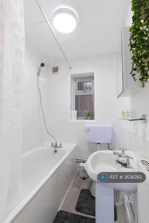 2 bedroom house in West Court, Southsea, PO4 (2 bed) (#2636283)