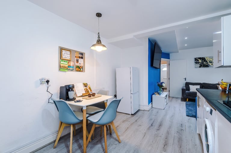 Short/Mid Stays, Contractors, Large House in Anfield