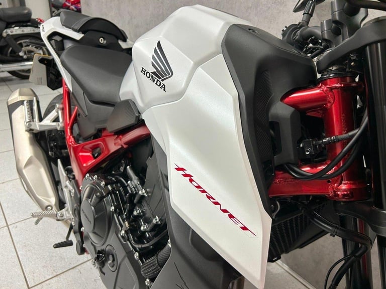 74/2025 Honda CB750 Hornet - ONLY 749 MILES!!