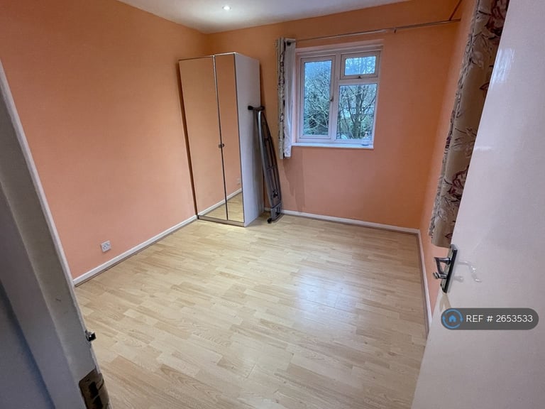 2 bedroom flat in Alpine Walk, Stanmore, HA7 (2 bed) (#2653533)