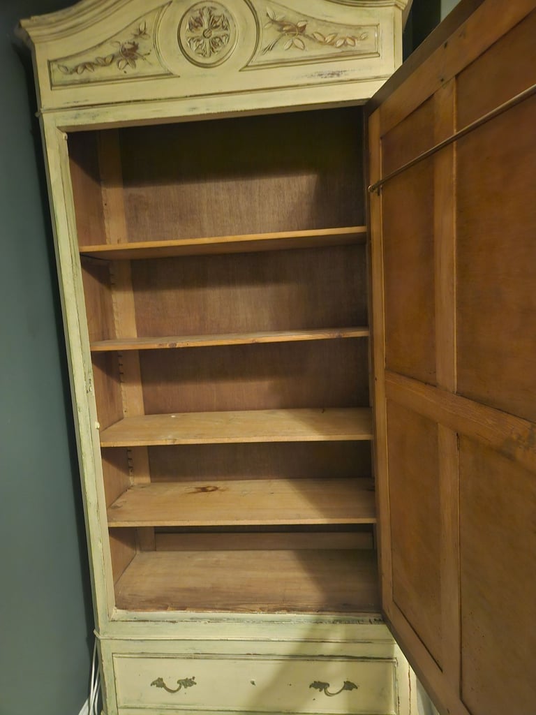 Beautifup French Antique Wardrobe
