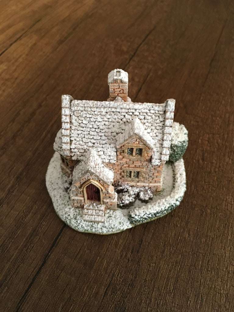 image for Lilliput Lane ornament. 
