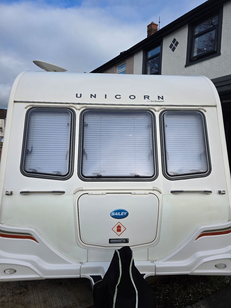2011 bailey unicorn almeria fixed bed mover all season awning alde wet central heating