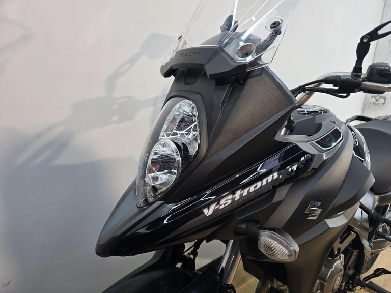 Suzuki V-Strom 650 Black 2020 - Centre Stand, Clear Screen **LOW MILEAGE**