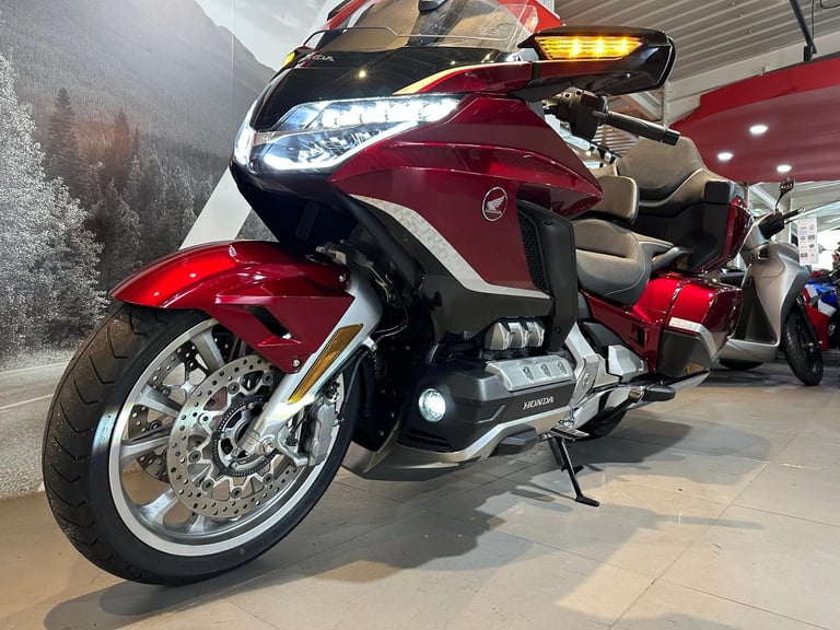 Honda GL1800 Goldwing Tour DCT 2021 with only 3440 miles 