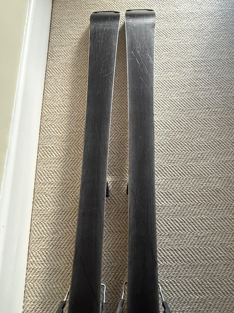 Ladies Salomon Skis