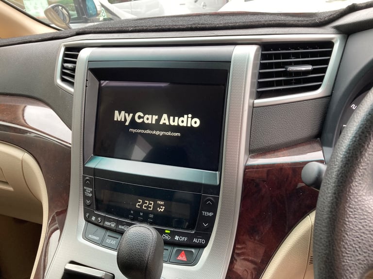 2012 Toyota Vellfire 2.4 PETROL AUTO  8 seater Air con  Apple Carplay &amp; Satnav