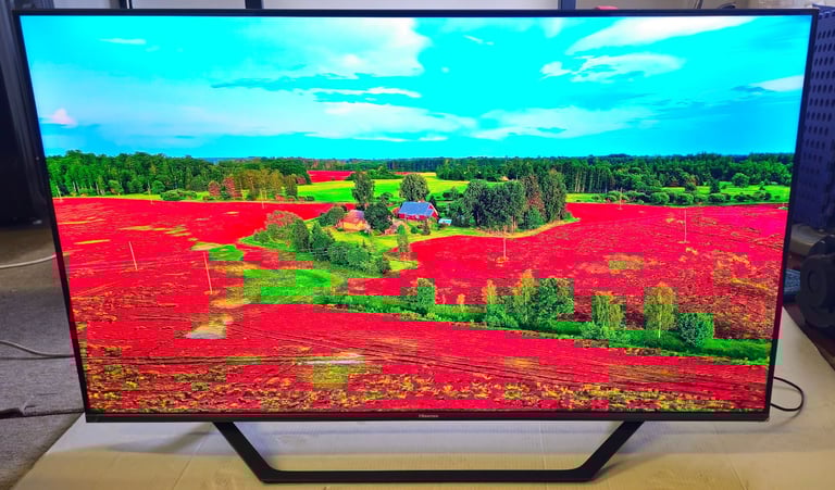 Hisense 50 inch smart 4k ultra HD Qled TV unused with remote 