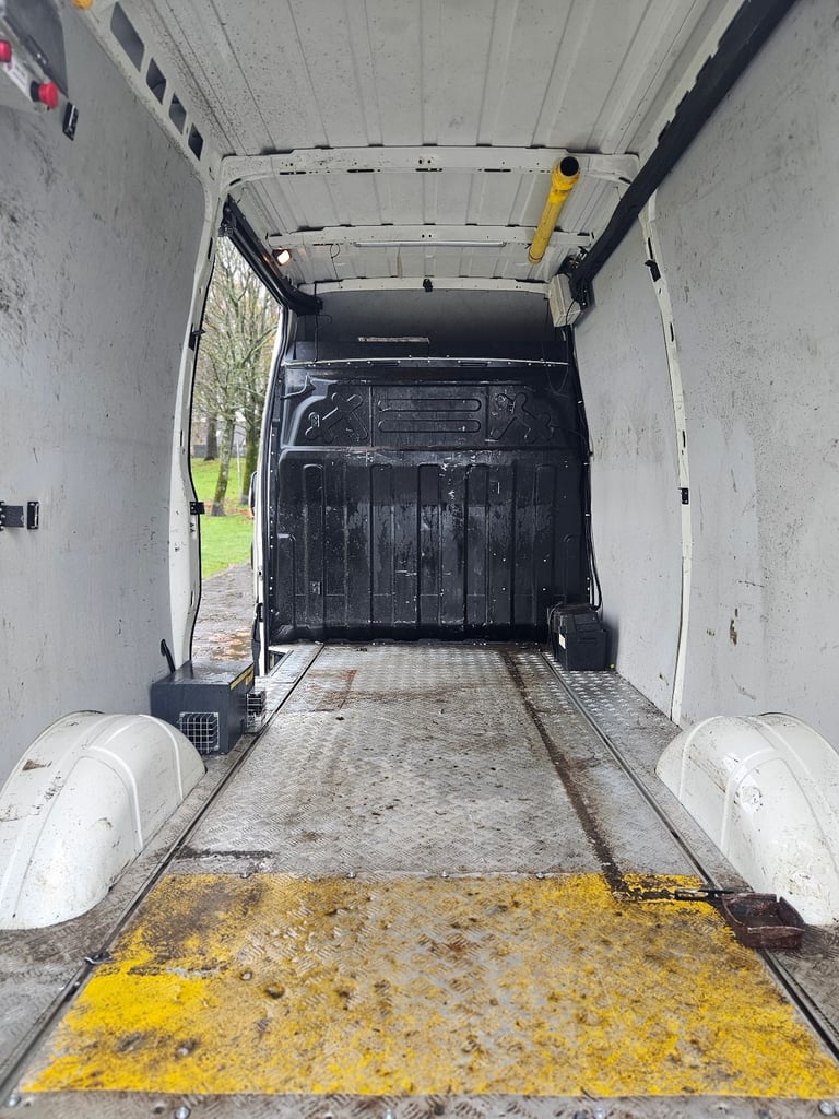 2019 iveco daily 35-120 rwd mwb euro 6 ulez comp sim transit master crafter movano