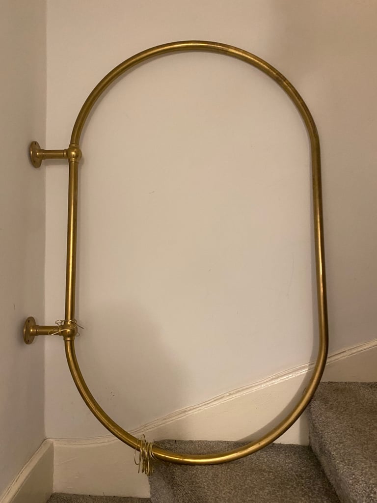 Great quality oval brass shower rail, good condition, limited use
