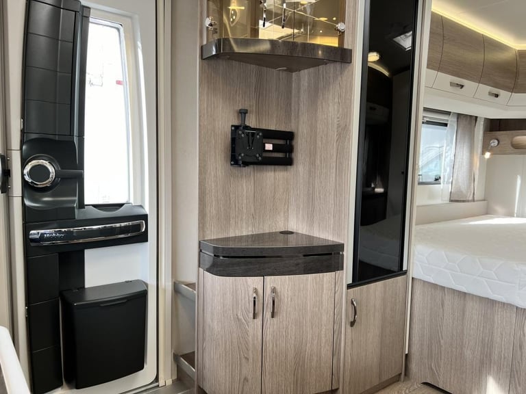 2023 HOBBY Prestige 560 wfu 4 Berth Fixed Bbed End Washroom New 2023