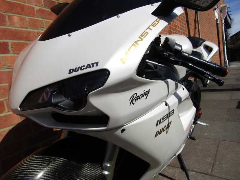 DUCATI 1198 S * PEARL WHITE * REDUCED * LOVELY BIKE * PLATE**EXTRAS**CARBON**
