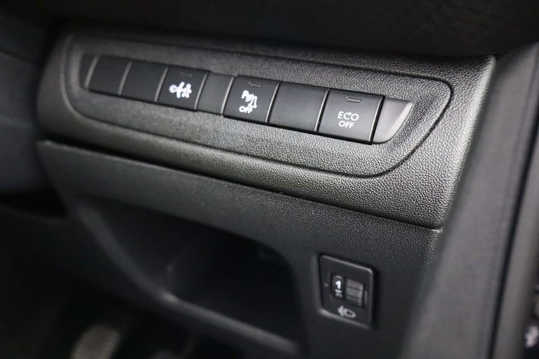 2019 Peugeot 208 1.2 208 Signature PureTech S/S 5dr Hatchback Petrol Manual