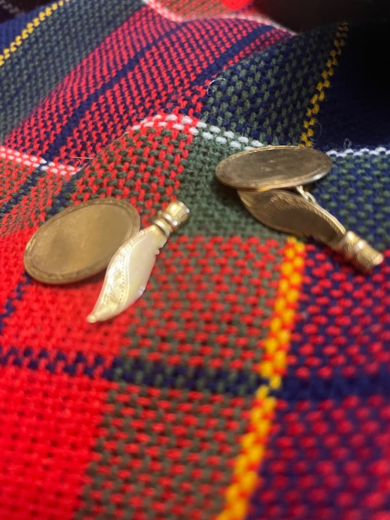 image for Gents  cuff links in shape o dagger
