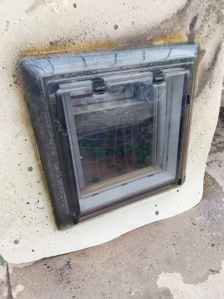 image for Remis tilt and slide caravan skylight 600 x 600