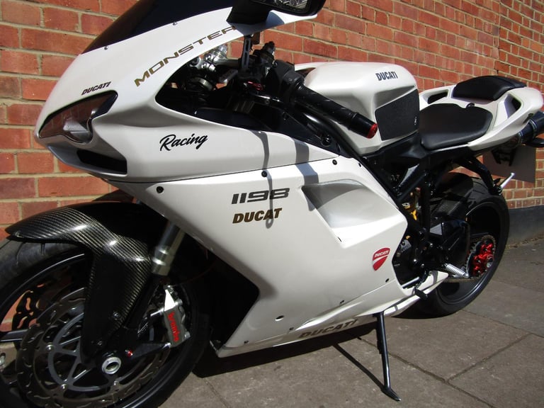 DUCATI 1198 S * PEARL WHITE * REDUCED * LOVELY BIKE * PLATE**EXTRAS**CARBON**