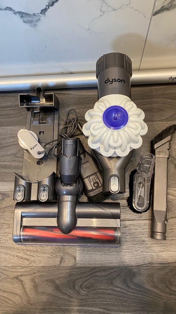 Dyson V6(new battery)Cordless Handheld Vacuum. 