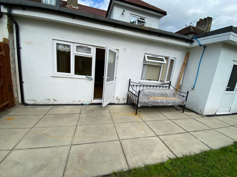 TWO DOUBLE BEDROOM GROUND FLOOR FLAT FURNISHED WITH GARDEN  NEAR KENTON STATION 