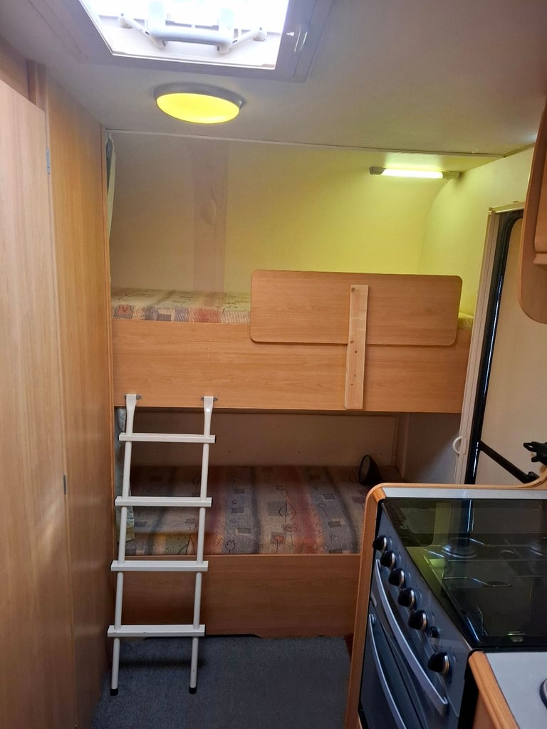 Lighweight 4 berth Lunar Zenith caravan 2004 year 