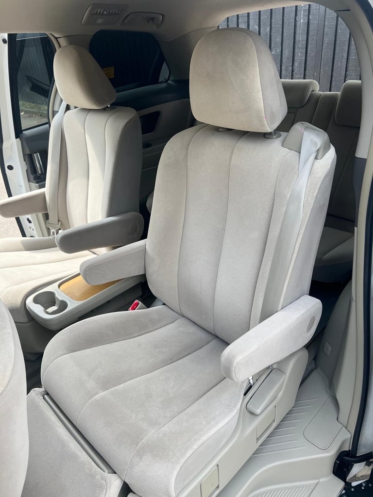Toyota estima 2008 2.4 petrol automatic Ulez free 7 seats Screens with Bluetooth