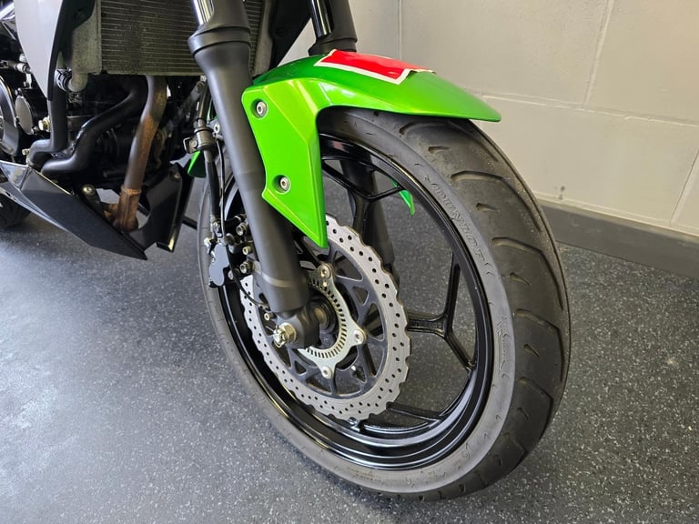 Kawasaki Z125 Supernaked 125cc Learner Legal Geared Motorcycle