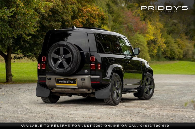 LAND ROVER DEFENDER 90 2.0 P300 X-Dynamic HSE - Amazing spec. Massive presence.