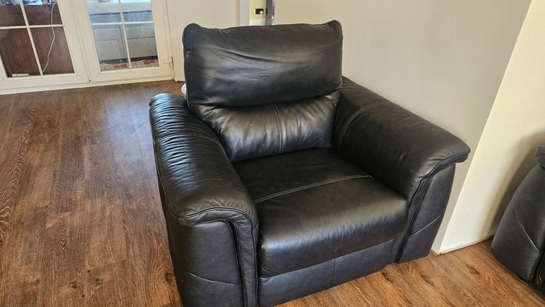 Black leather suite