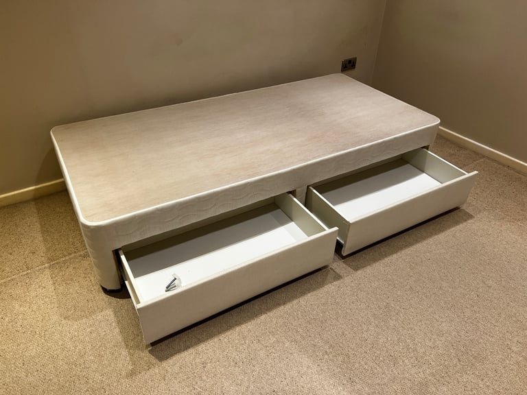 Single divan bed complete with 2 drawers with excellent memory foam mattress