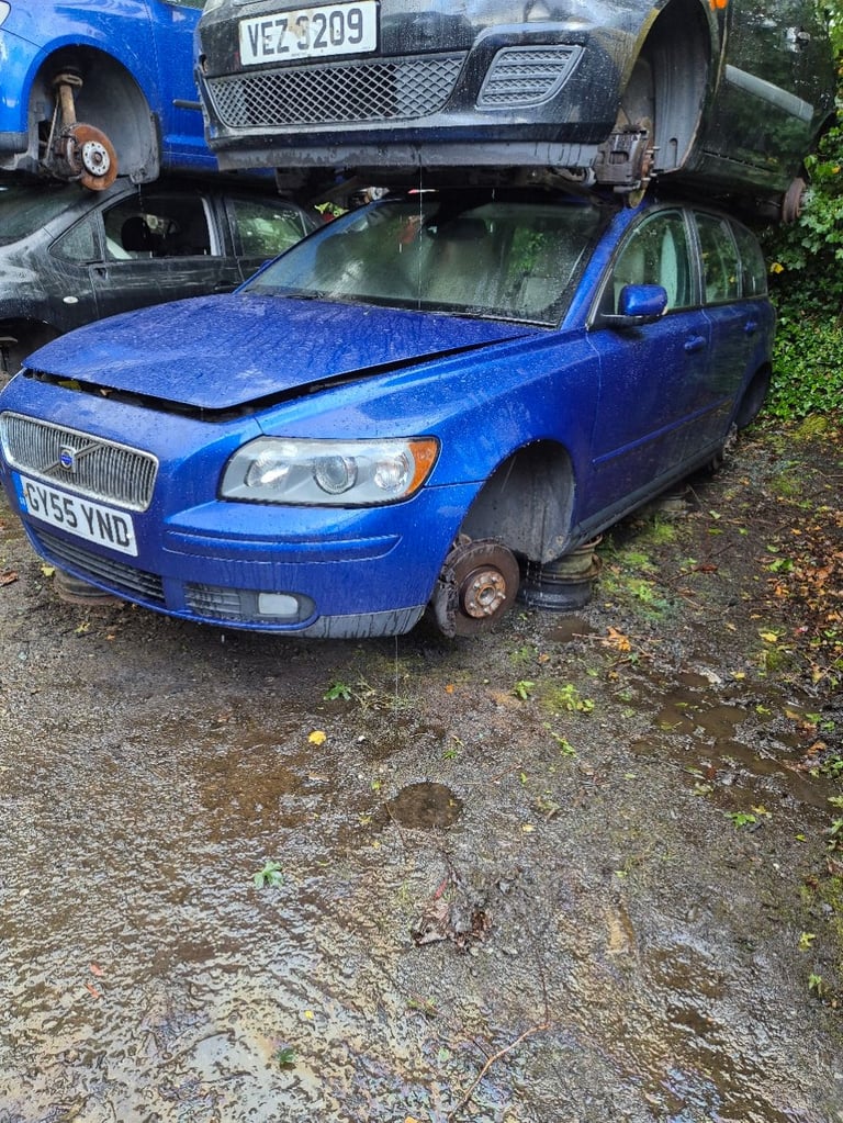 2005 VOLVO V50 ESTATE 2.0 DIESEL BREAKING FOR PARTS