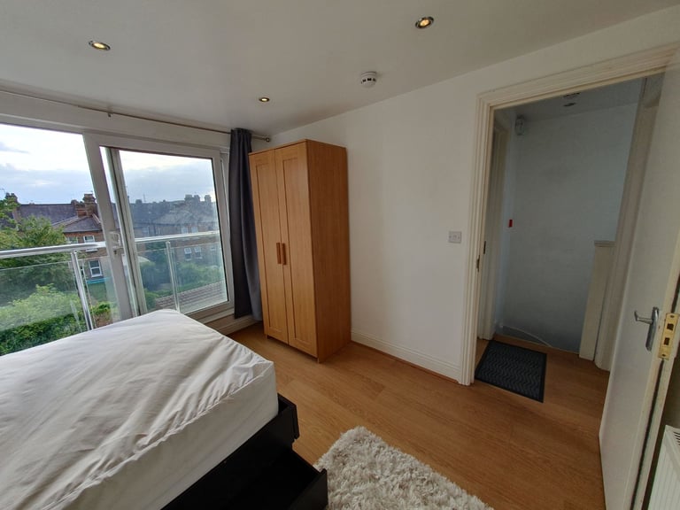 Newly decorated large double room 