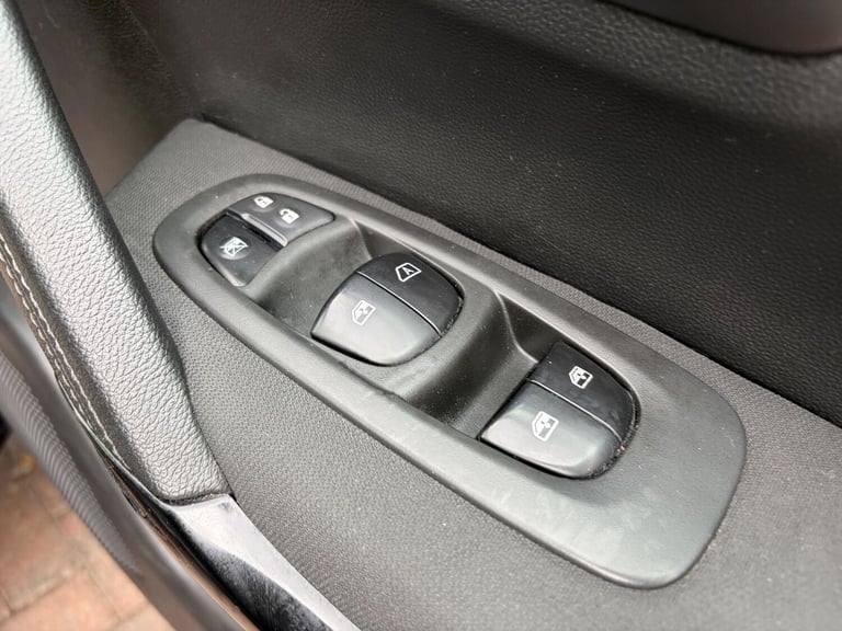 2018 Renault Kadjar 1.3 TCe Dynamique Nav Euro 6 (s/s) 5dr HATCHBACK Petrol Manual