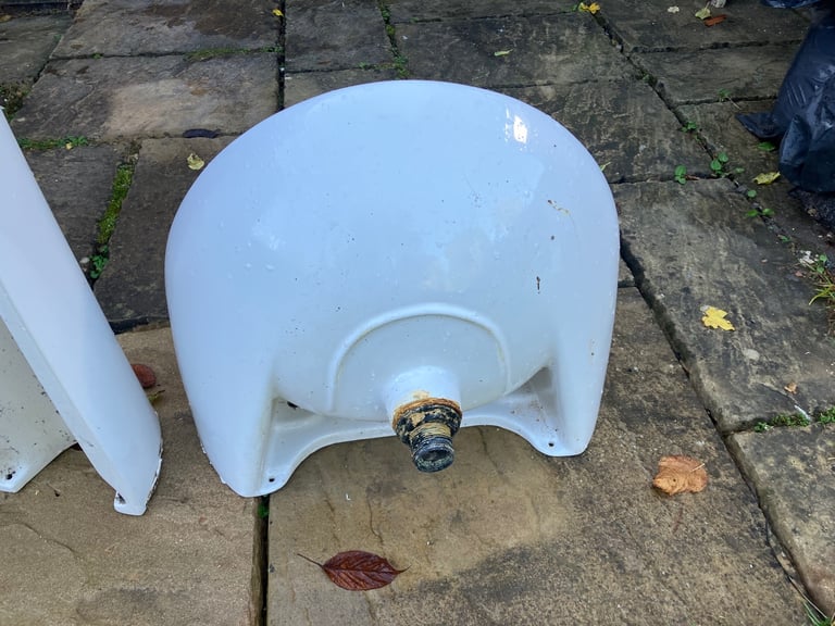 FREE White sink and pedestal