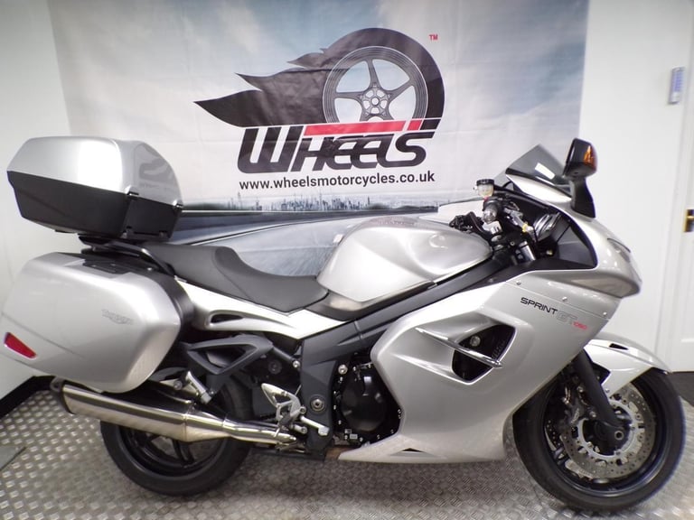 2011 TRIUMPG SPRINT GT 1050 ABS WITH ONLY 12872 MILES FROM NEW