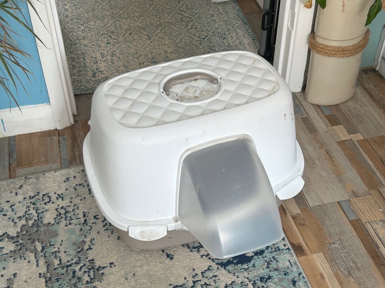 Free Outdoor cat toilet/ house 