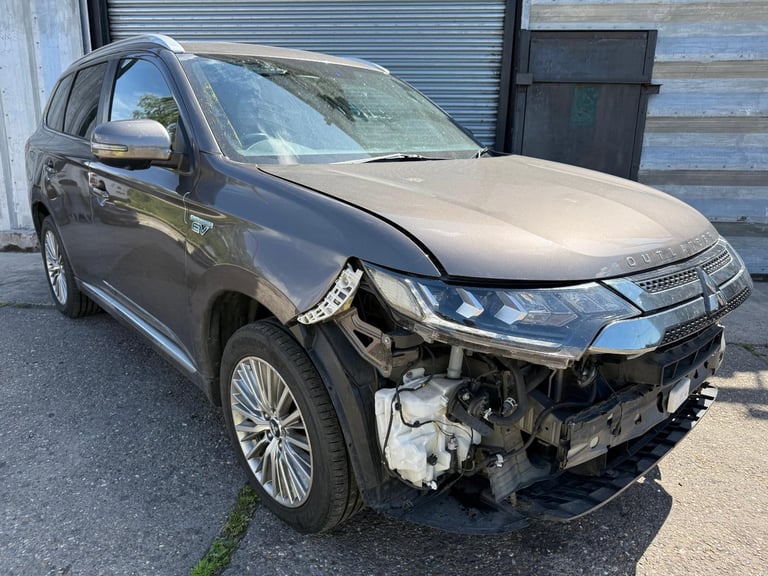 2019 68 MITSUBISHI OUTLANDER HYBRID PETROL + ELECTRIC DAMAGED REPAIRABLE SALVAGE