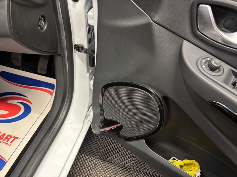 2015 Renault Clio 1.2 16V Dynamique MediaNav 5dr HATCHBACK Petrol Manual