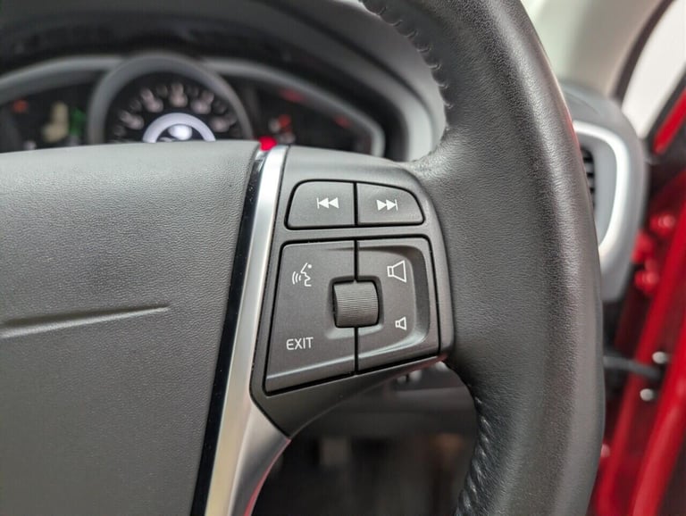 2017 Volvo V40 2.0 T2 Momentum Nav Plus Hatchback 5dr Petrol Manual Euro 6 (s/s) (122 ps)  HATCHB...