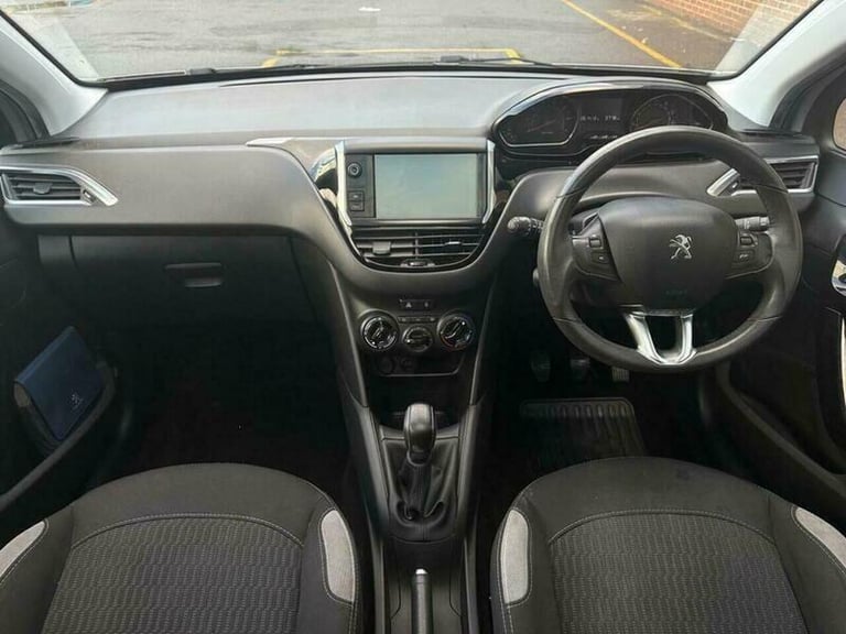 2015 Peugeot 208 1.2 VTi PureTech Style Hatchback 5dr Petrol Manual Euro 6 (82 ps) HATCHBACK Petr...