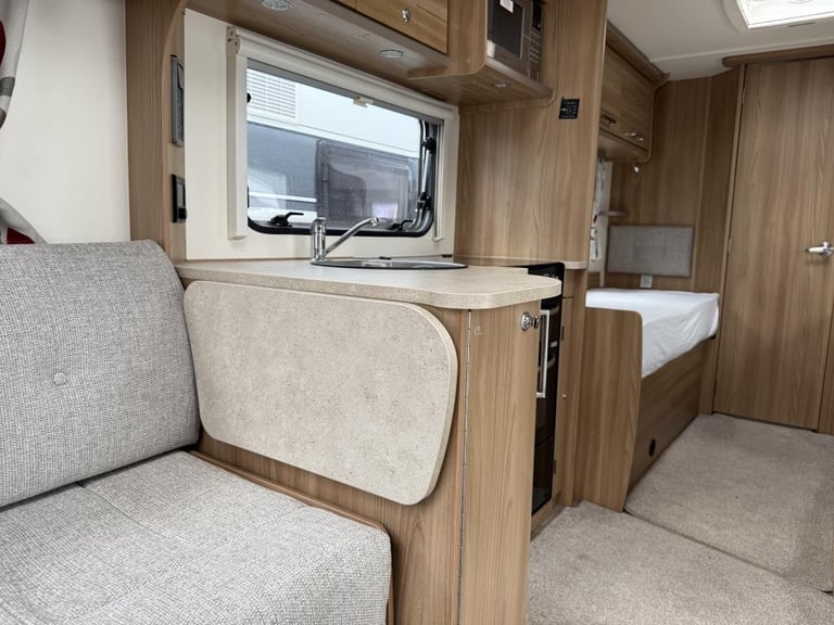2016 BAILEY PEGASUS RIMINI 4 Berth fixed single beds