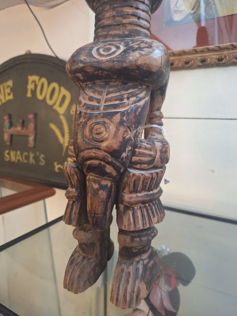 Vintage staute 