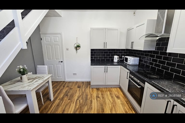 2 bedroom house in Parkfield Avenue, Manchester, M14 (2 bed) (#2608588)