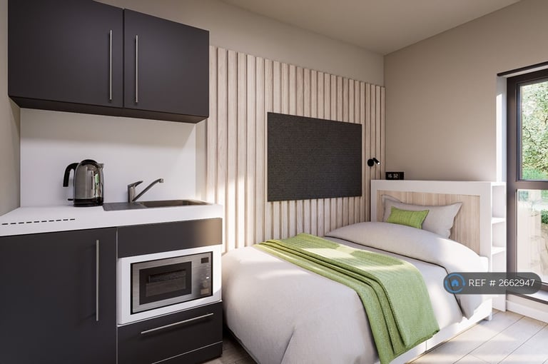 Studio flat in Gloucester Road North, Filton, Bristol, BS34 (#2662947)