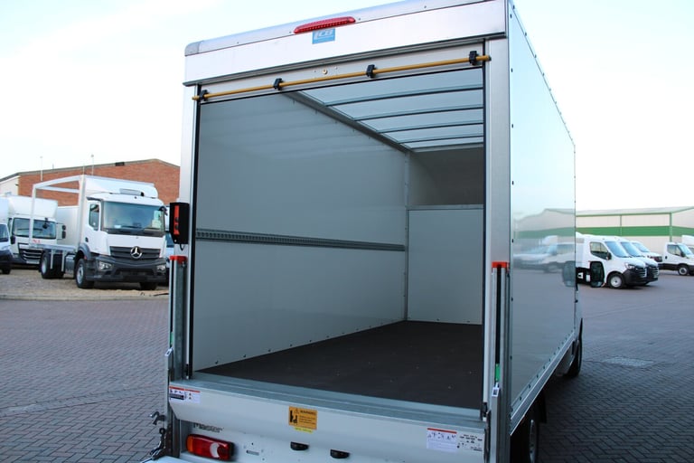 RENAULT MASTER ADVANCE 150BHP 4.1 METER LUTON VAN WITH TAIL LIFT BRAND NEW MODEL