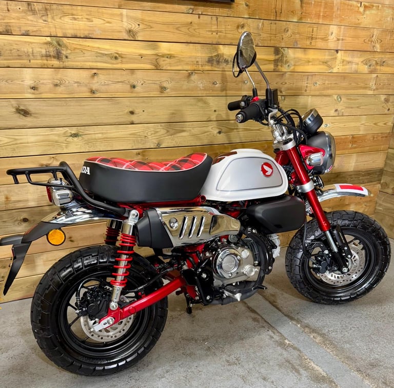 Honda Z 125 Monkey Bike / 2023 model / JUST 326 MILES!