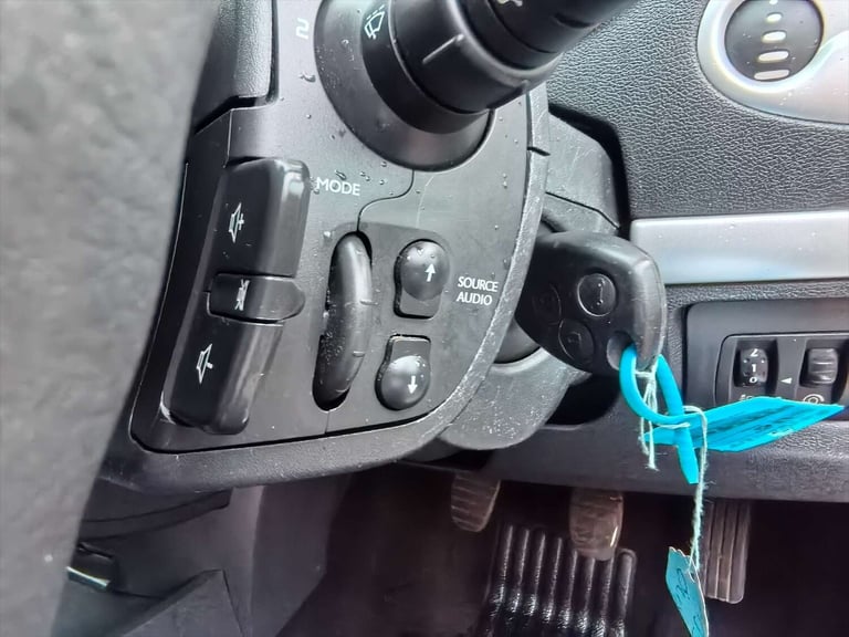 2009 Renault Clio 1.1 Clio Expression 16v 5dr Hatchback Petrol Manual