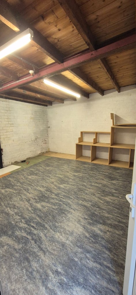 GARAGE TO LET (Rear of Shops Chester Road Sunderland)