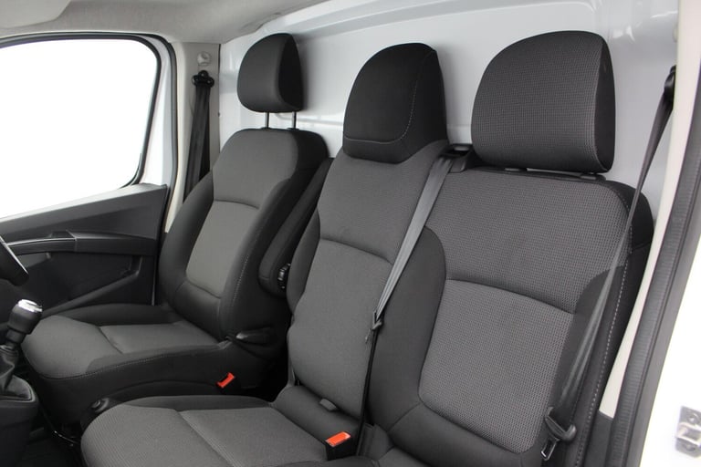 2024 Renault Trafic 2.0Dci Advance LL30 Blue Van Diesel Manual