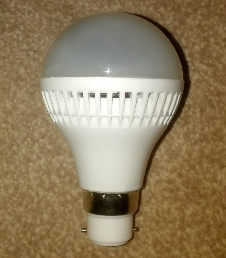 4 X 7W LED Light Bulbs B22 Bayonet Fitting Non Dimmable 6.5cm Diameter x 10cm