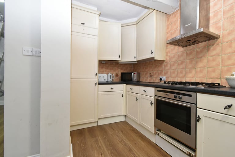5 bedroom house in London, NW11