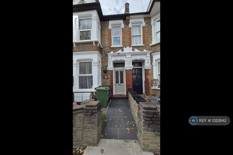 2 bedroom flat in Castleton Rd, Walthamstow, E17 (2 bed) (#1322842)